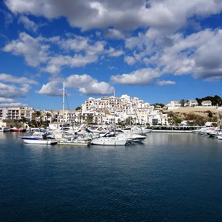 Solpark Tenis Sl 招待所 2*